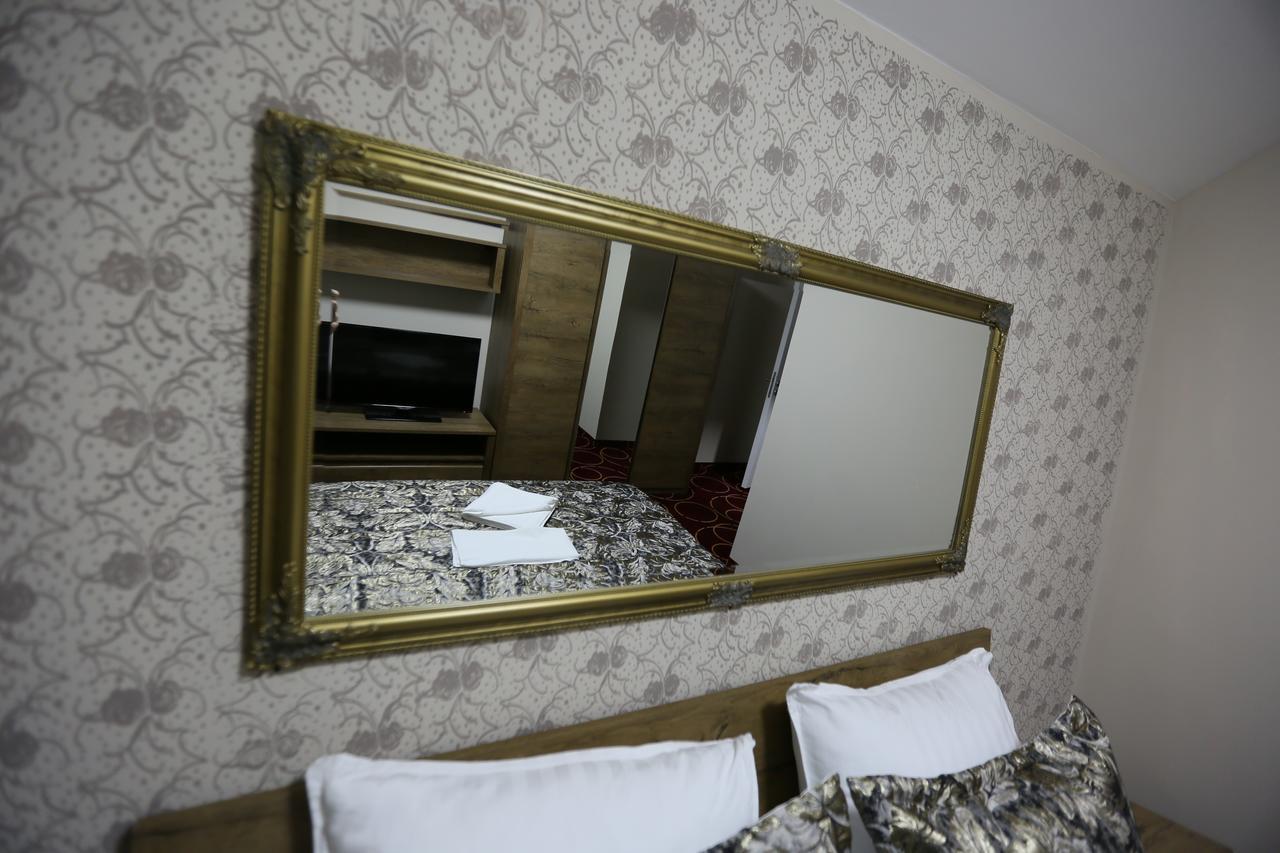 Hotel Pejton Pristina Exterior foto